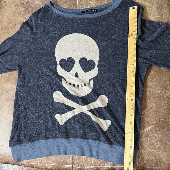 Wildfox Womens Gray Skull Heart Eyes Graphic Jumper Sweatshirt Size Small Soft - Picture 9 of 10